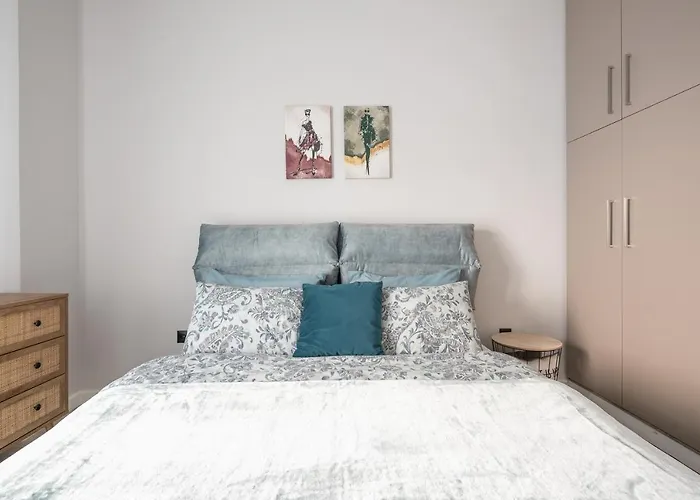 Comfy And Modern Apartment