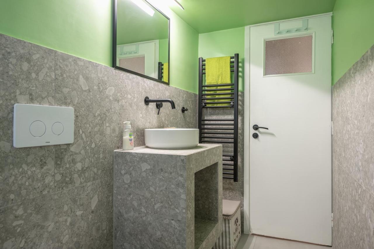 Comfy And Modern Apartment Athens